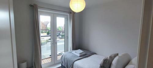 Ferndale Serviced 4 Bedroom 2 Bath House With Parking