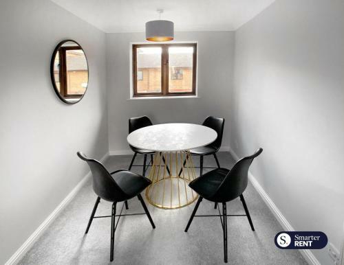 Apartamento Maidenhead - Gated 2 Bedroom Flat, Close To Train Station