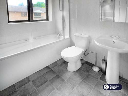 Apartamento Maidenhead - Gated 2 Bedroom Flat, Close To Train Station