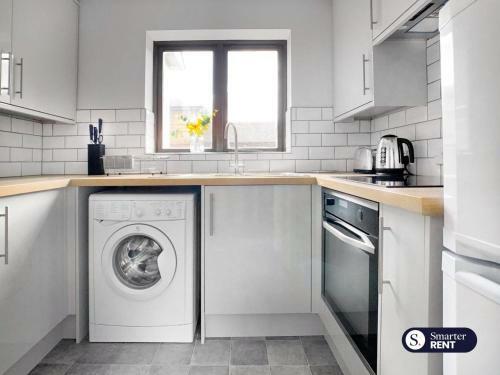 Apartamento Maidenhead - Gated 2 Bedroom Flat, Close To Train Station