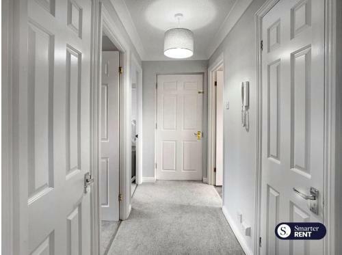 Apartamento Maidenhead - Gated 2 Bedroom Flat, Close To Train Station