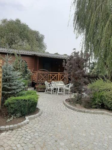 Domek Ca?oroczny Z Ogr�dkiem