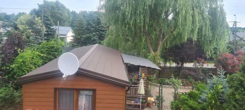 Domek Ca?oroczny Z Ogr�dkiem