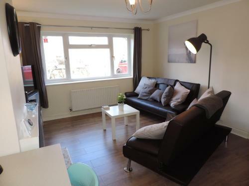 Detached Farnborough Airport Accommodation