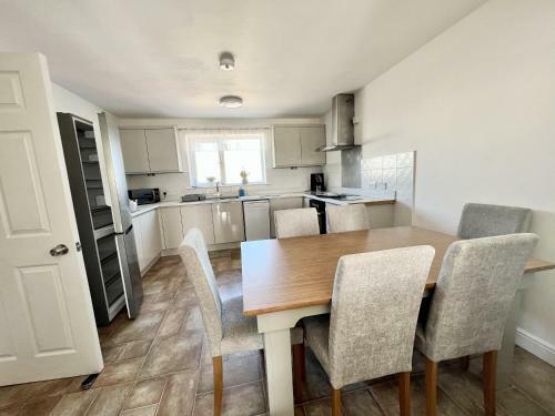 Modern Spacious 4-bed House In Porth Newquay