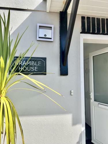 Modern Spacious 4-bed House In Porth Newquay