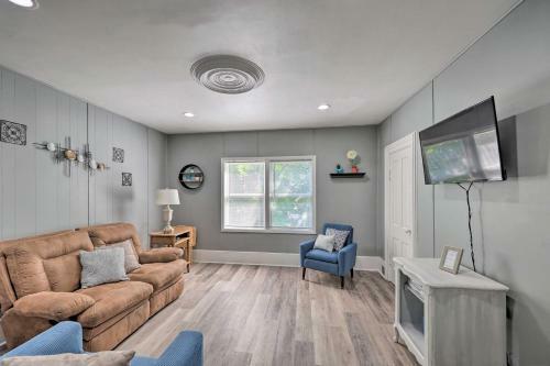Cozy Manistee Getaway Near Dtwn And Beach!