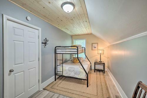 Cozy Manistee Getaway Near Dtwn And Beach!