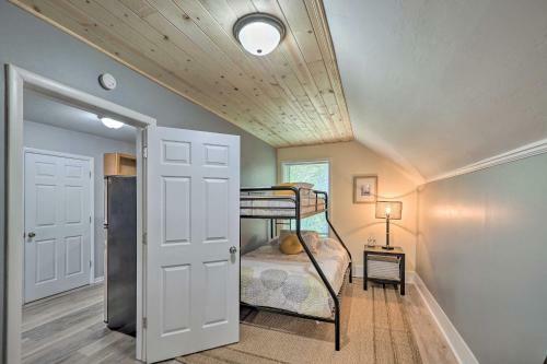 Cozy Manistee Getaway Near Dtwn And Beach!