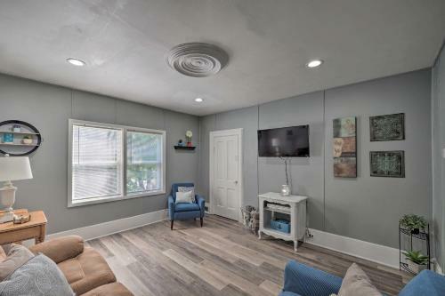 Cozy Manistee Getaway Near Dtwn And Beach!