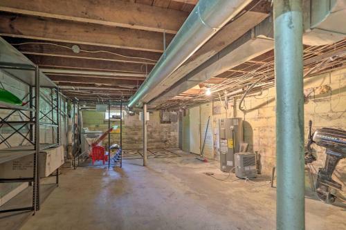 Cozy Manistee Getaway Near Dtwn And Beach!