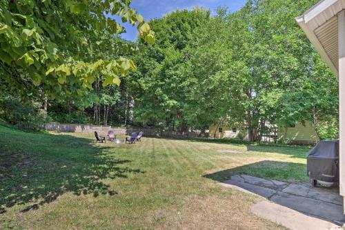 Cozy Manistee Getaway Near Dtwn And Beach!