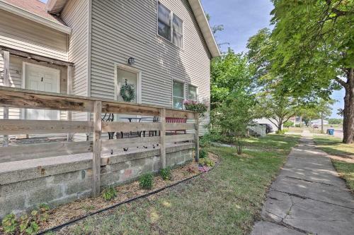Cozy Manistee Getaway Near Dtwn And Beach!
