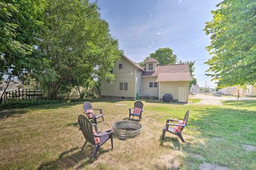 Cozy Manistee Getaway Near Dtwn And Beach!