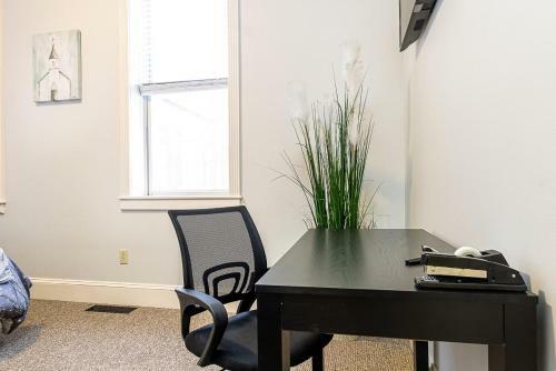 New, King Bed, Beautifully Updated Apartment