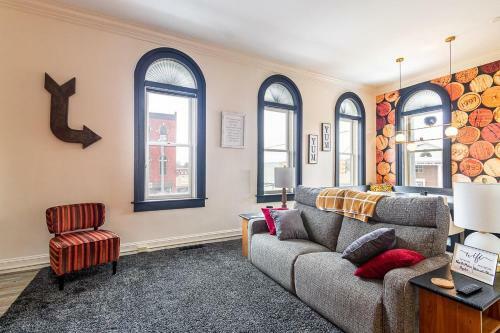 New, King Bed, Beautifully Updated Apartment