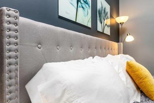 New, King Bed, Beautifully Updated Apartment