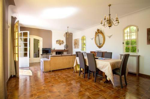 Air-conditioned Panoramic View Villa With Above Ground Pool