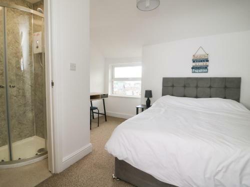 The Dukes Apartments, Flat 4
