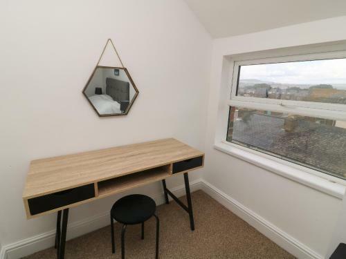 The Dukes Apartments, Flat 4