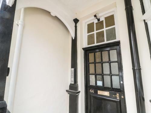 The Dukes Apartments, Flat 4