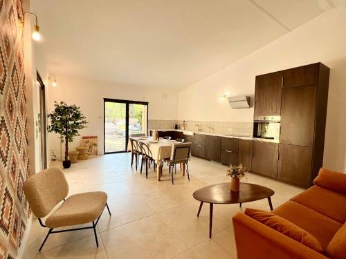 Bastidon 84m2 Avec Piscine