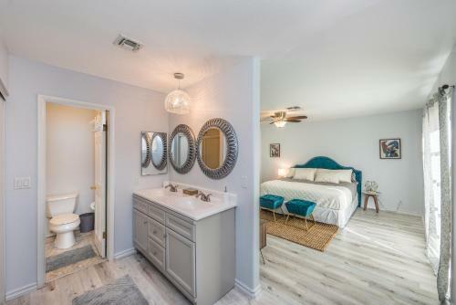 Charming & Stylish Home Can Accommodate 8 Guests!