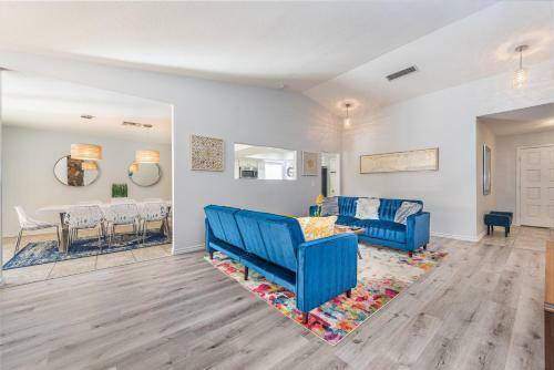 Charming & Stylish Home Can Accommodate 8 Guests!
