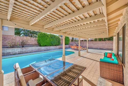 Charming & Stylish Home Can Accommodate 8 Guests!