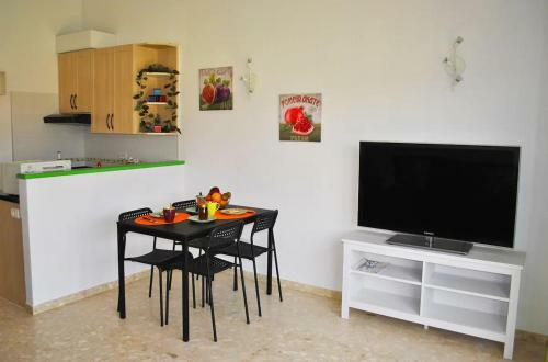 Apartment Overlooking Golf Course 791