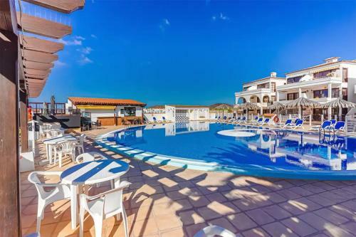 Apartamento Attic With Sunny Terrace With Pool And Sea Views (exm)