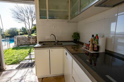 Villa Atypique Avec Piscine Chauff�e Et Vue Mer