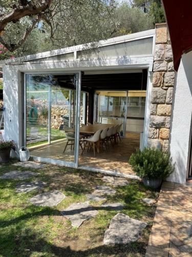 Villa Atypique Avec Piscine Chauff�e Et Vue Mer