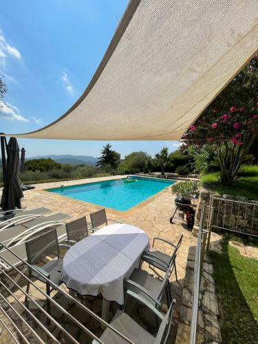 Villa Atypique Avec Piscine Chauff�e Et Vue Mer