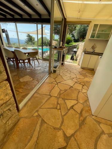 Villa Atypique Avec Piscine Chauff�e Et Vue Mer