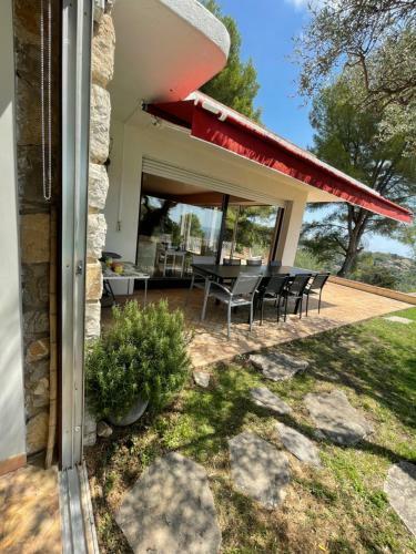 Villa Atypique Avec Piscine Chauff�e Et Vue Mer