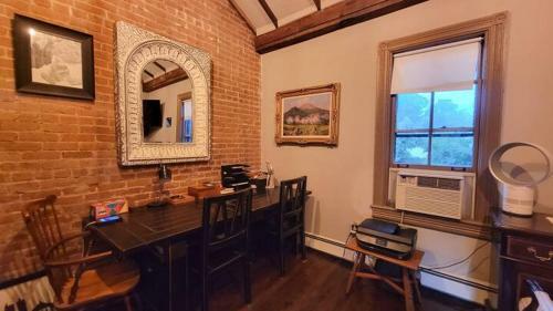 Apartamento Historic 2 Story Walk Up