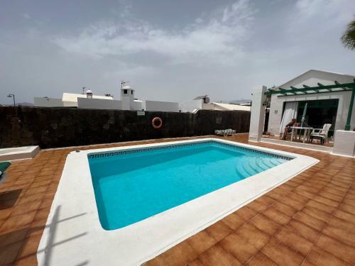 Oasis Blue - Beautiful 1 Bedroom Apartment On Private Complex With Pool