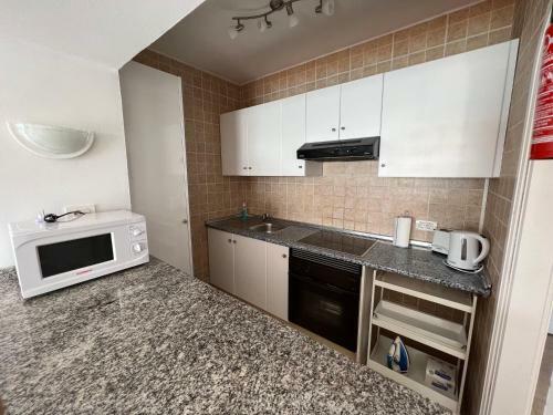 Oasis Blue - Beautiful 1 Bedroom Apartment On Private Complex With Pool