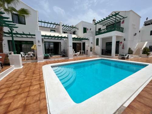 Oasis Blue - Beautiful 1 Bedroom Apartment On Private Complex With Pool