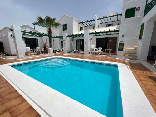 Oasis Blue - Beautiful 1 Bedroom Apartment On Private Complex With Pool