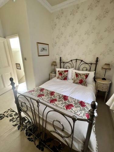 Elegant Regency Apartment By The Sea