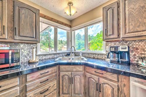 Ruidoso Home With Patio, Walk To Restaurants!