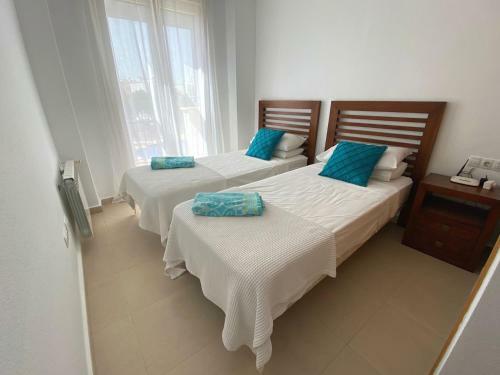 Two Bedroom Apartment Overlooking The Pool - Co1421lt