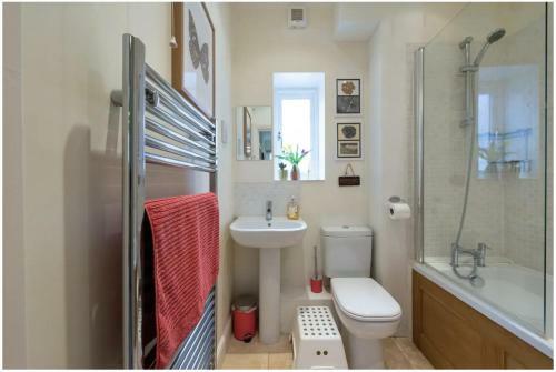 Wells City Centre, Quiet Mews House, Sleeps 6