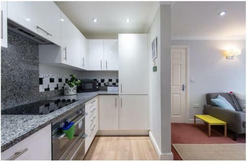 Wells City Centre, Quiet Mews House, Sleeps 6