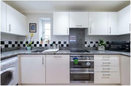 Wells City Centre, Quiet Mews House, Sleeps 6