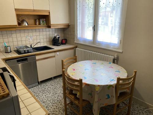 Maison La Bourboule, 2 Pi�ces, 4 Personnes - Fr-1-667-35