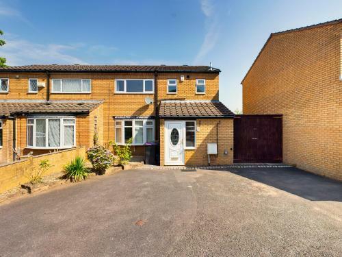 Beautiful 3-bed House In Telford
