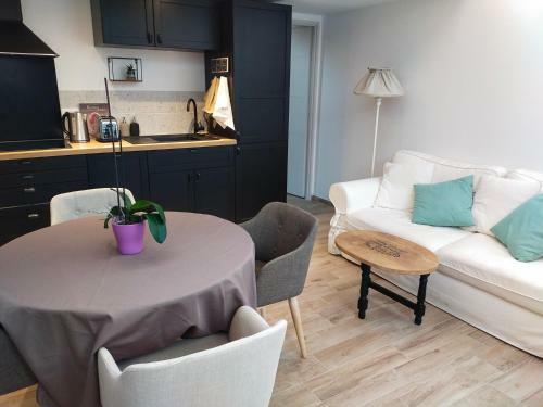 Apartamento T2 De Standing Pr�s Du Port, Avec Terrasse Et Clim